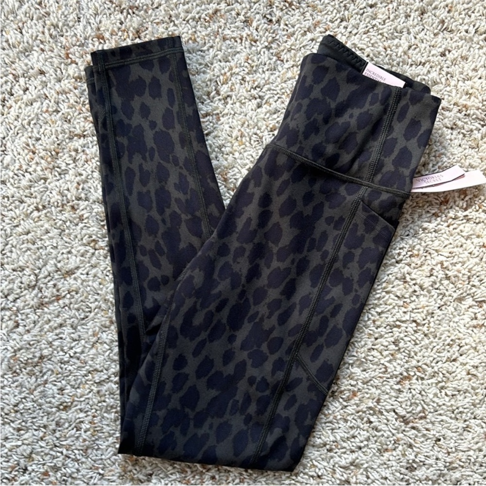 NWT Victoria's Secret Incredible Essential Legging